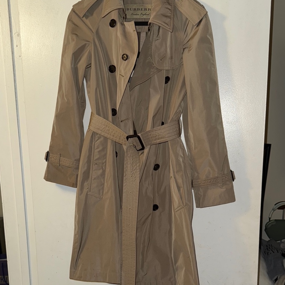 Burberry Belted Tan Trench Coat w Hood for Women size 2 Polyester